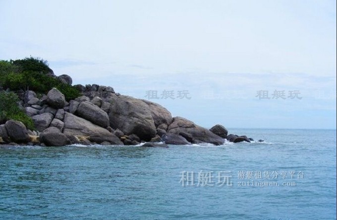 三亞海釣?zāi)康牡赝扑]，租艘釣魚艇去海釣吧！