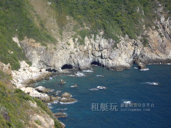 三亞海釣?zāi)康牡赝扑]，租艘釣魚艇去海釣吧！
